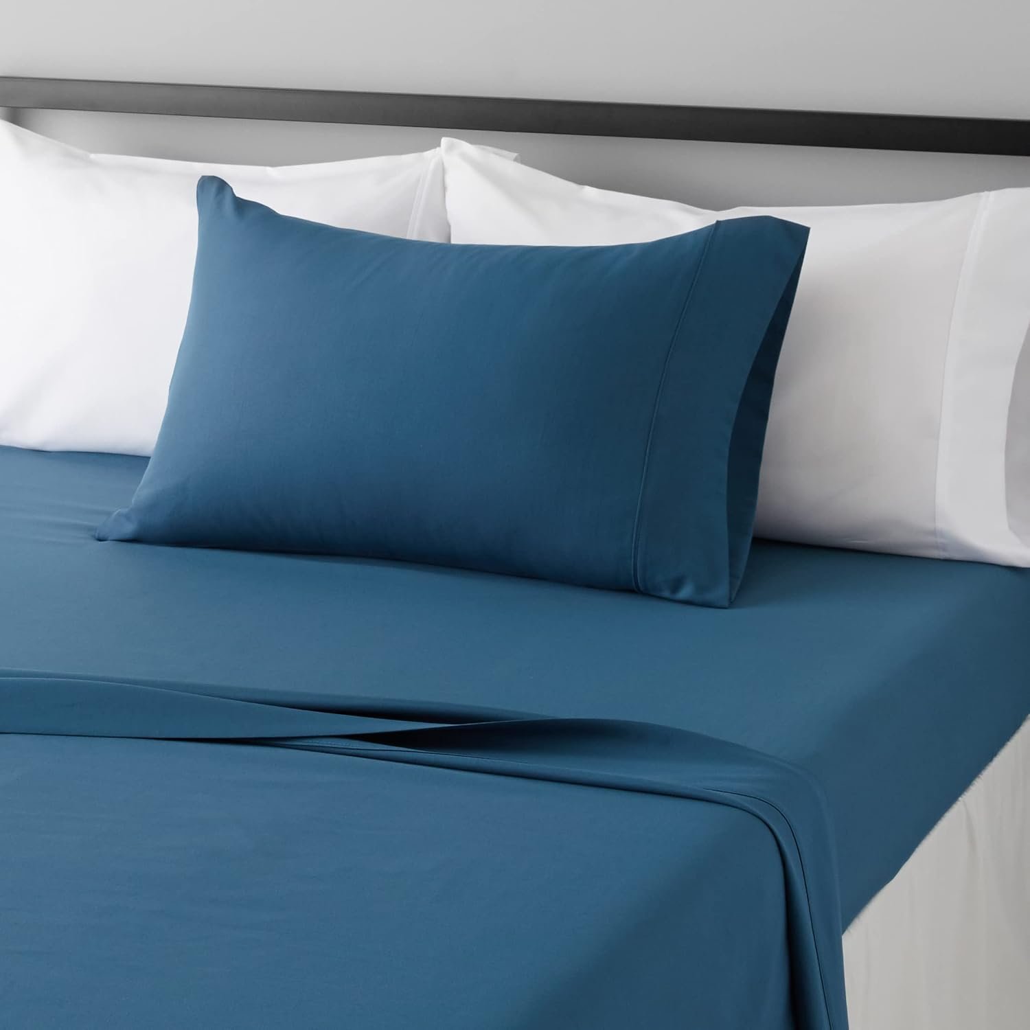 Sheet set made by solid color microfiber fabric